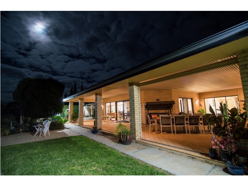 8 Stasinowsky Court, Loxton SA 5333