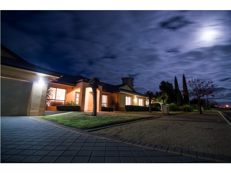 8 Stasinowsky Court, Loxton SA 5333