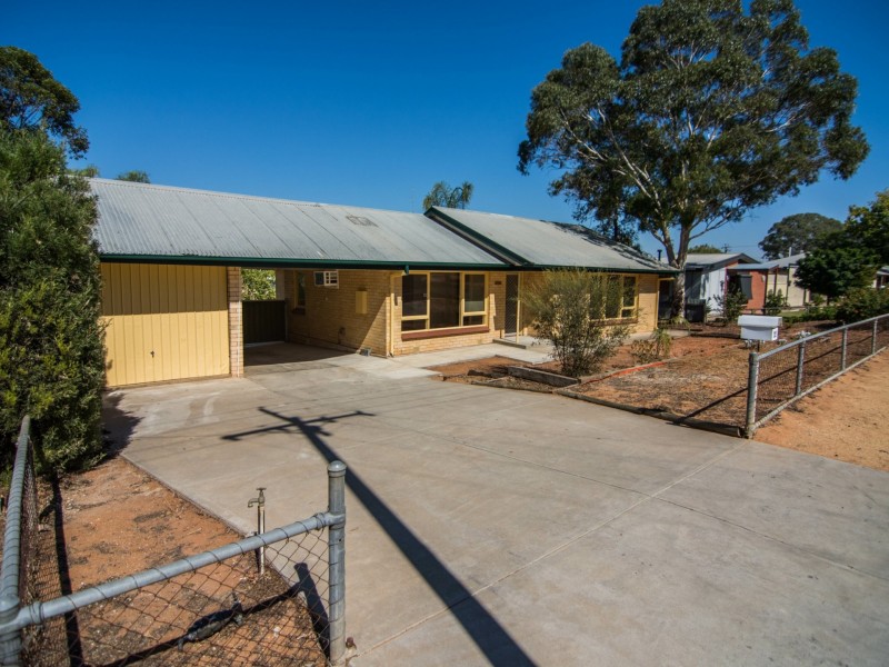 12 Roberts Street, Berri SA 5343