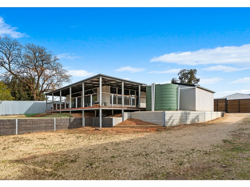 18 McIntosh Street, Loxton SA 5333