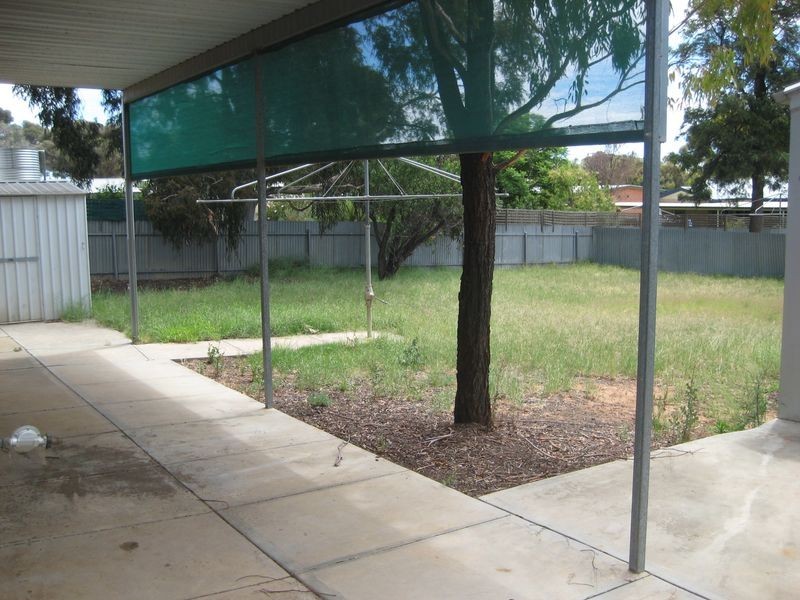 32 Hayward Tce, Loxton SA 5333