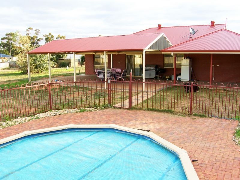 18 French Road, Loxton SA 5333