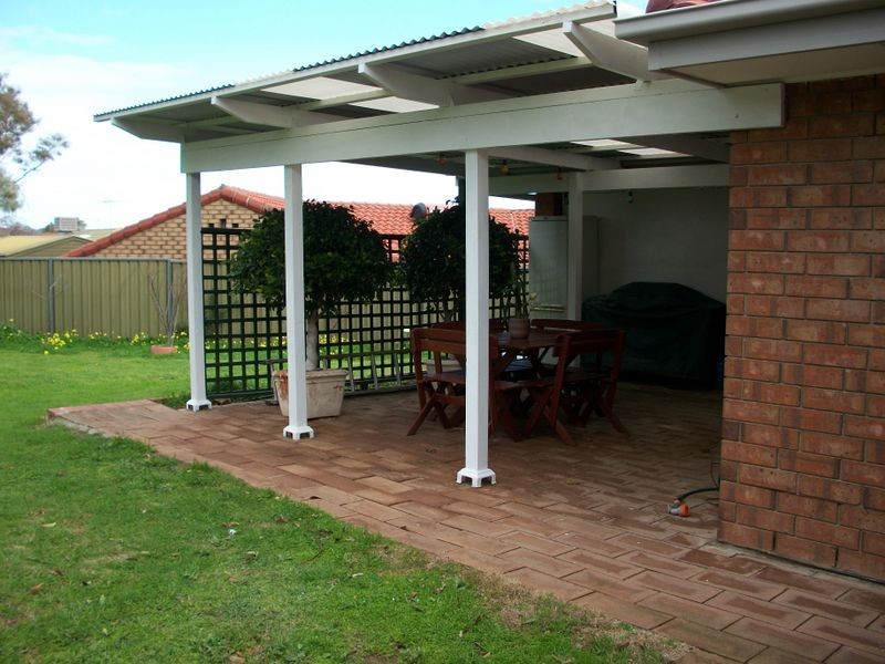 18 Coringle Crescent, Hallett Cove SA 5158