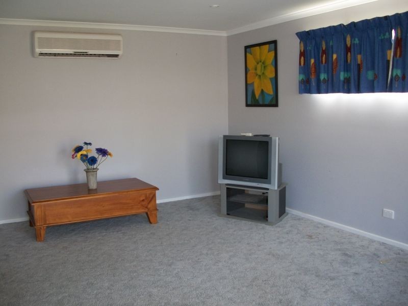 3 Cecilia Rd, Christie Downs SA 5164