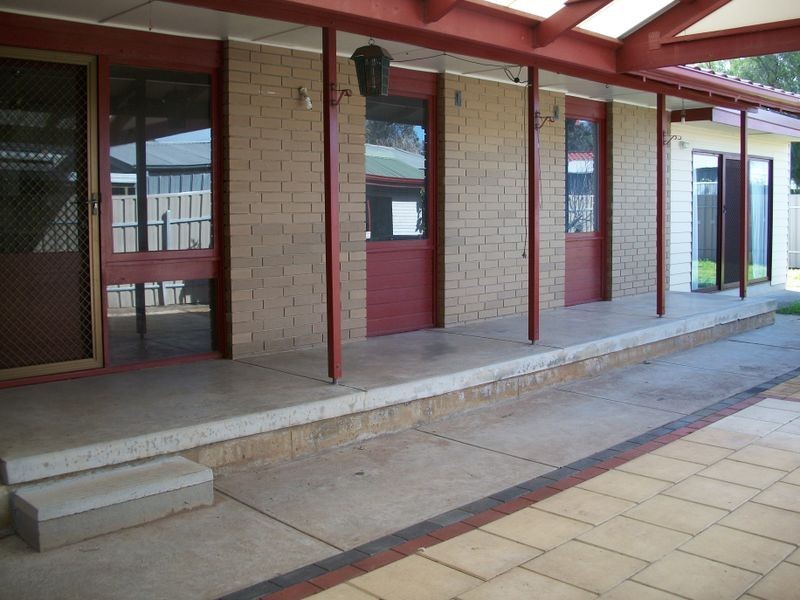 3 Cecilia Rd, Christie Downs SA 5164