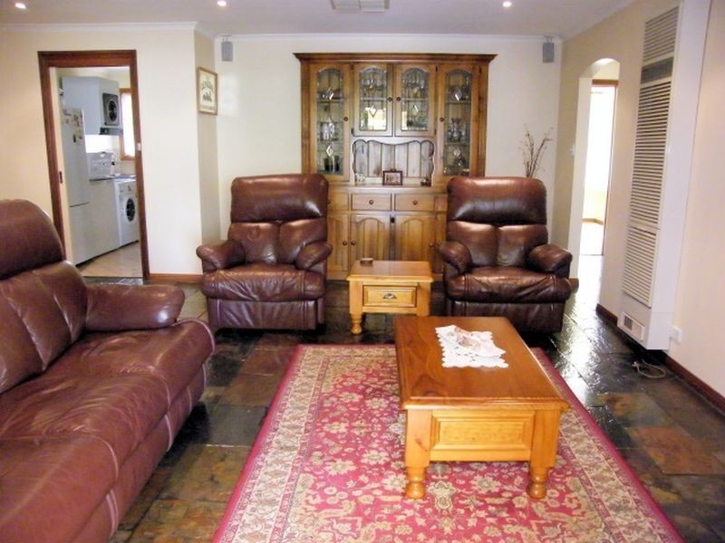 9 Genoa Court, Hallett Cove SA 5158