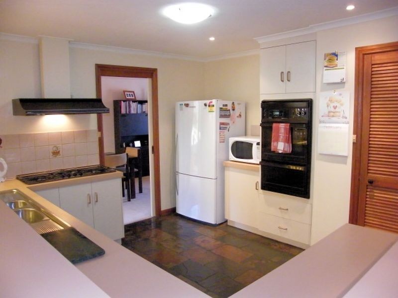 9 Genoa Court, Hallett Cove SA 5158