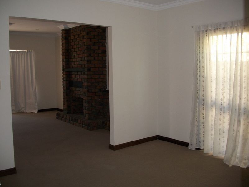 11 Sandhurst Ave, Noarlunga Downs SA 5168