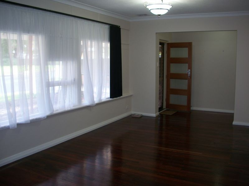 4 Greenbank Grove, Hackham West SA 5163