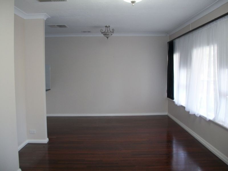 4 Greenbank Grove, Hackham West SA 5163