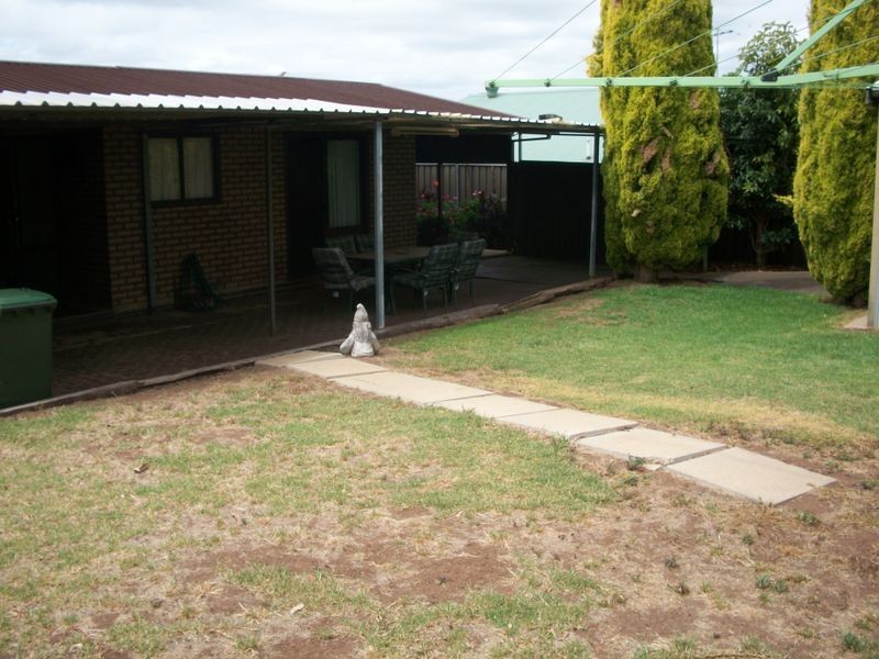 2 Manooka Road, Morphett Vale SA 5162