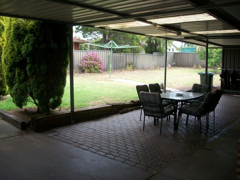 2 Manooka Road, Morphett Vale SA 5162