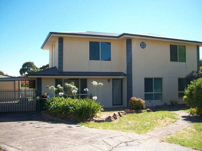 8 Wark Court, Morphett Vale SA 5162