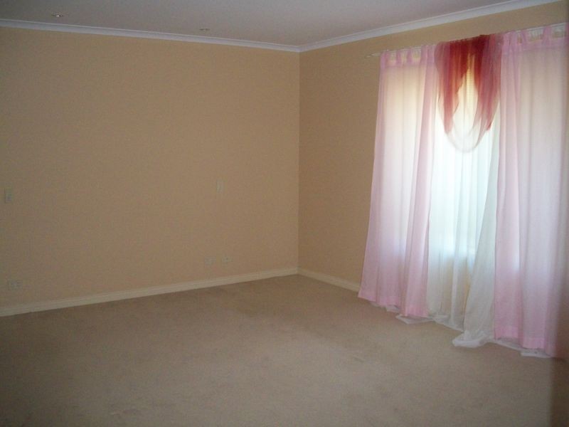 8 Wark Court, Morphett Vale SA 5162