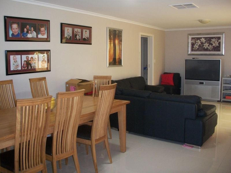 2 Hopkins Court, Woodcroft SA 5162