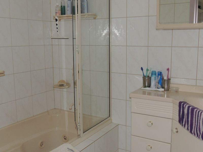 8 Fourth Avenue, Moana SA 5169