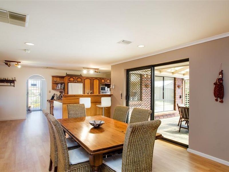 4 Rubin Street, Hallett Cove SA 5158