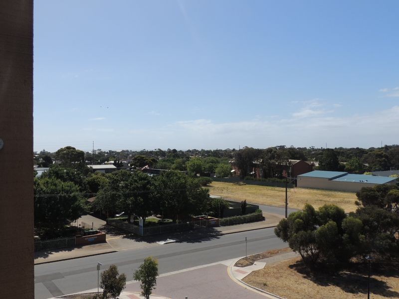 21/2 Ochre Place, Christie Downs SA 5164