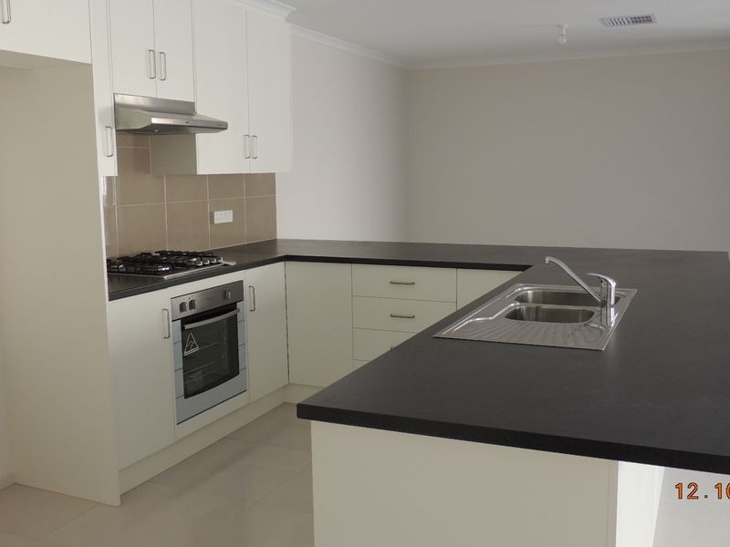 8 Manordale Court, Seaford Meadows SA 5169