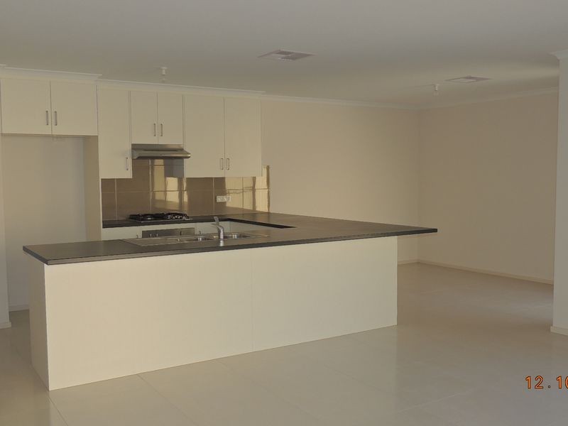 8 Manordale Court, Seaford Meadows SA 5169