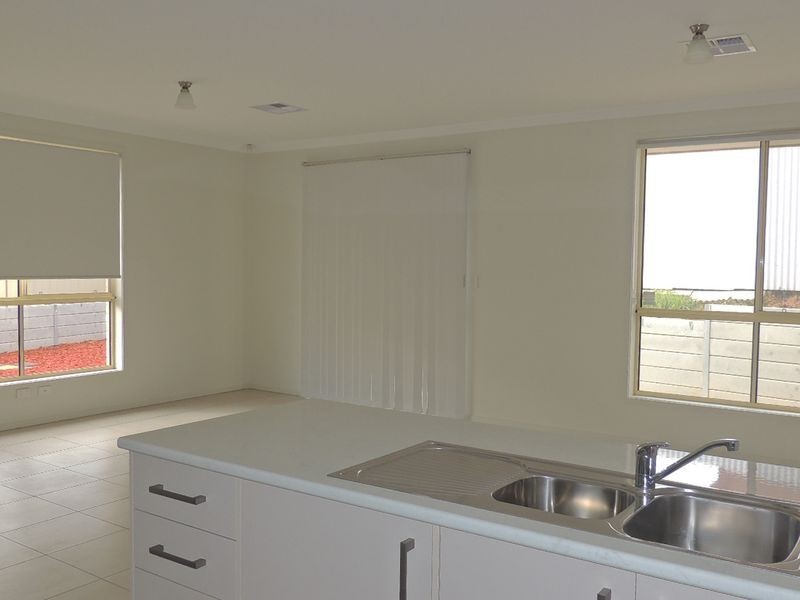 2A Holly Street, Christies Beach SA 5165