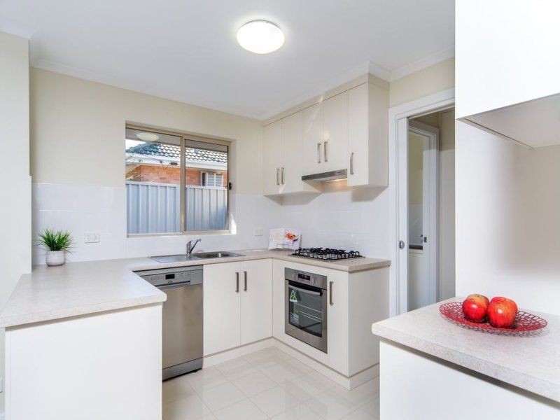 14 Raphael Crescent, Morphett Vale SA 5162