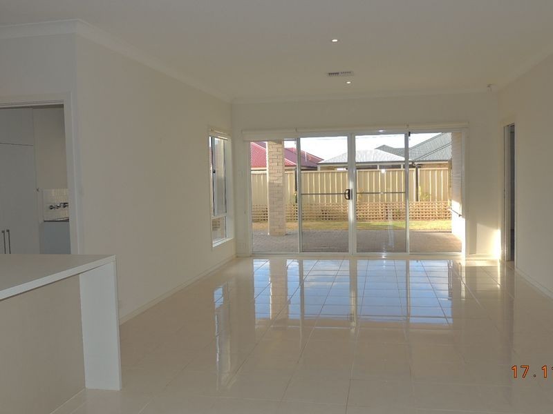 30 Yarr Crescent, Seaford Meadows SA 5169