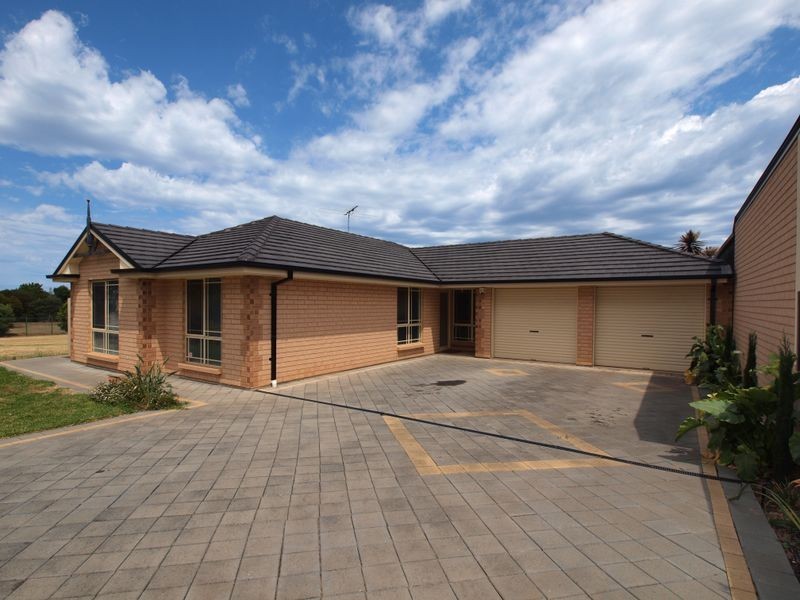 1 Hartland Avenue, Christie Downs SA 5164