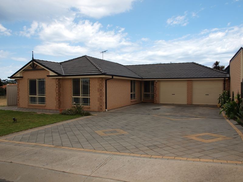 1 Hartland Avenue, Christie Downs SA 5164