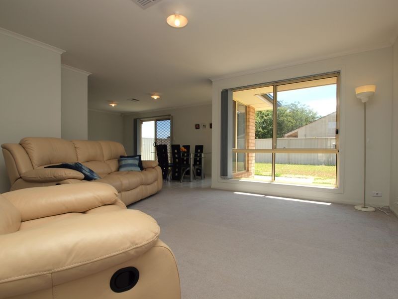 1 Hartland Avenue, Christie Downs SA 5164