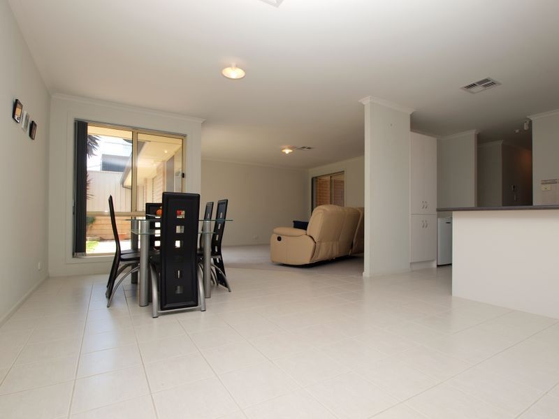 1 Hartland Avenue, Christie Downs SA 5164