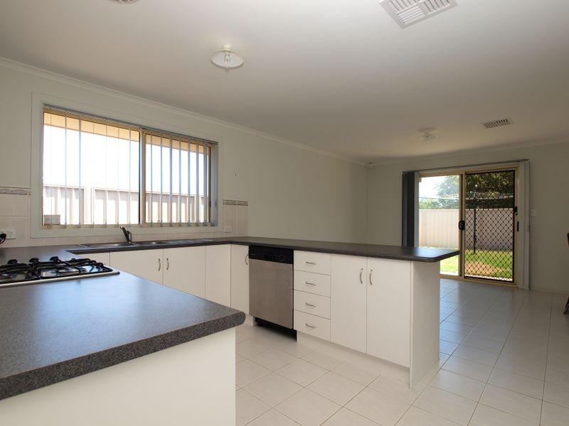 1 Hartland Avenue, Christie Downs SA 5164