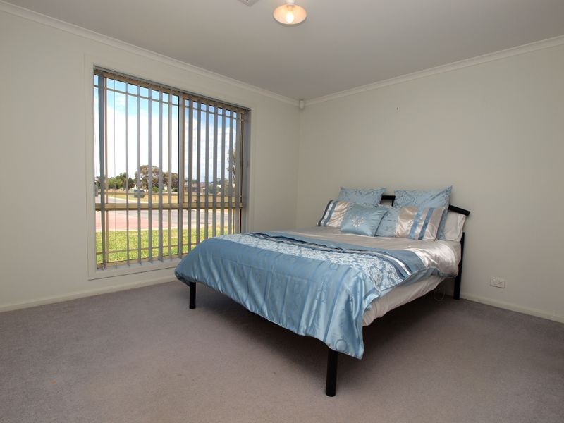 1 Hartland Avenue, Christie Downs SA 5164