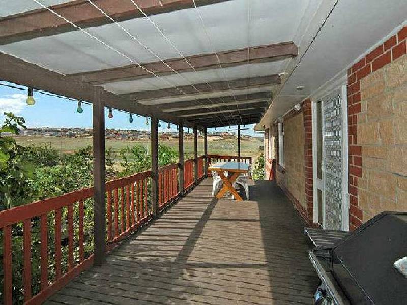 1 Lennard Drive, Moana SA 5169