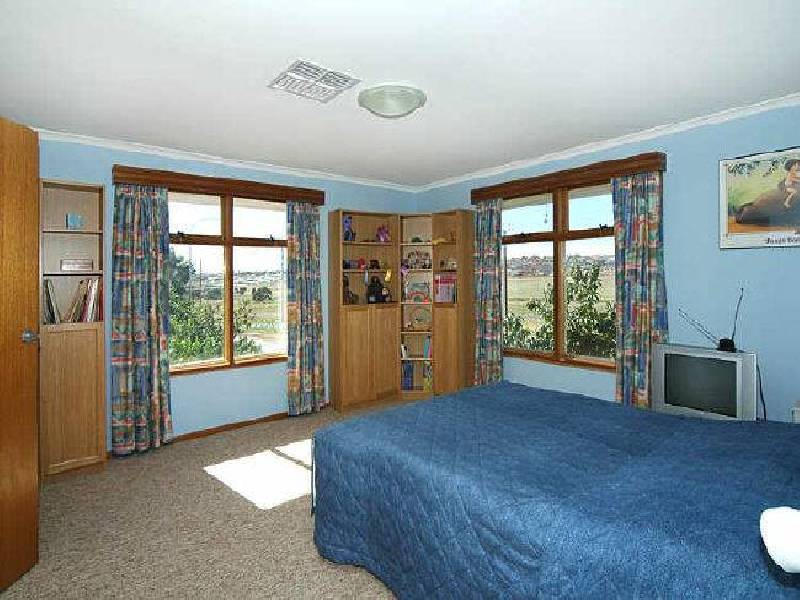 1 Lennard Drive, Moana SA 5169