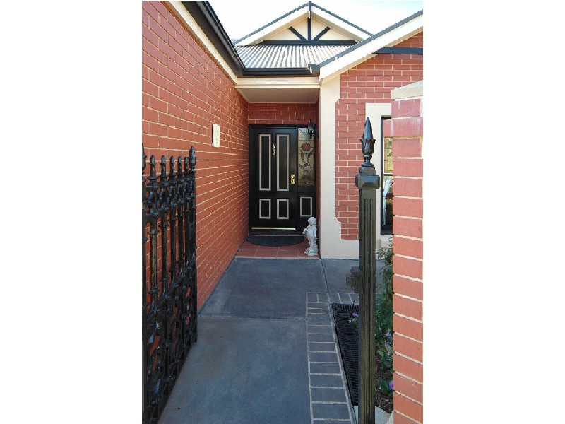 24 Pinnacle Crescent, Flagstaff Hill SA 5159