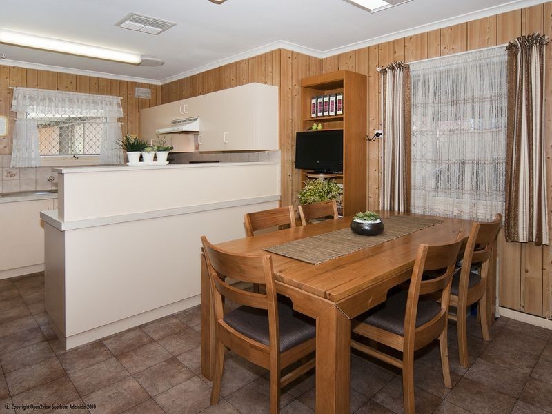 24 Alexander Crescent, Christie Downs SA 5164