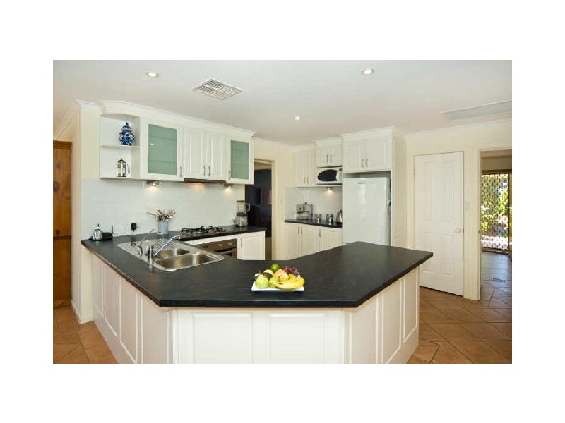 5 Corsair Close, Seaford Rise SA 5169