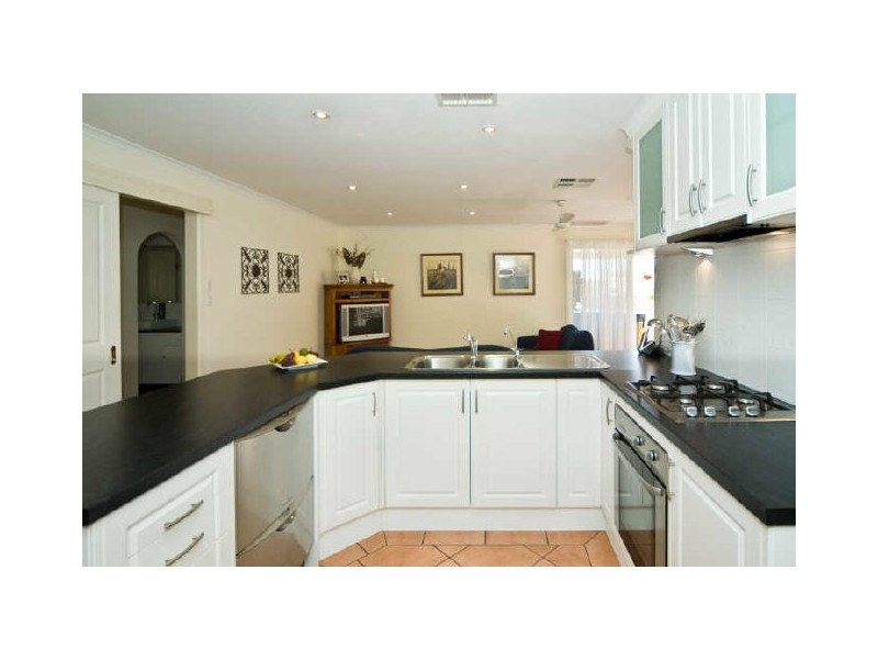 5 Corsair Close, Seaford Rise SA 5169