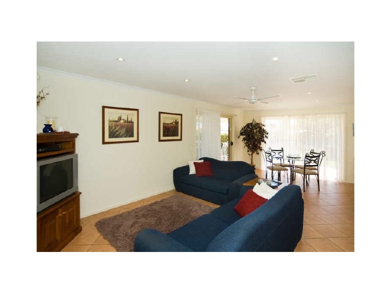 5 Corsair Close, Seaford Rise SA 5169