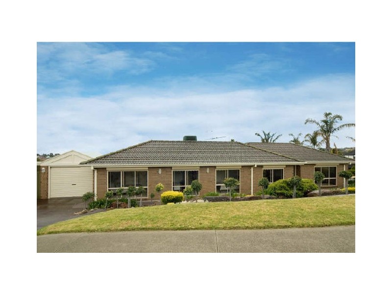 18 Brett Crescent, Hallett Cove SA 5158