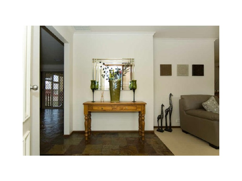 18 Brett Crescent, Hallett Cove SA 5158