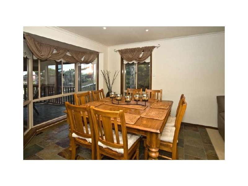 18 Brett Crescent, Hallett Cove SA 5158