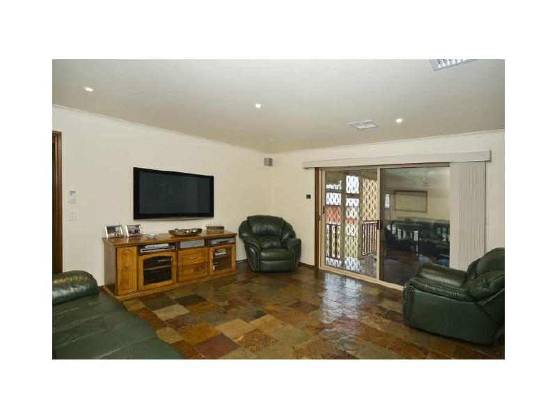 18 Brett Crescent, Hallett Cove SA 5158