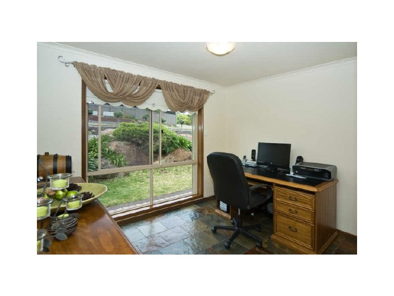 18 Brett Crescent, Hallett Cove SA 5158