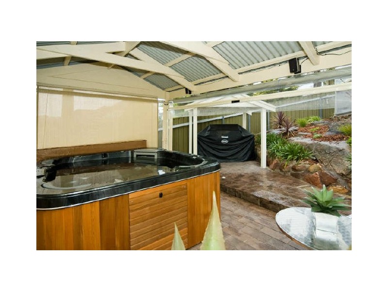 18 Brett Crescent, Hallett Cove SA 5158