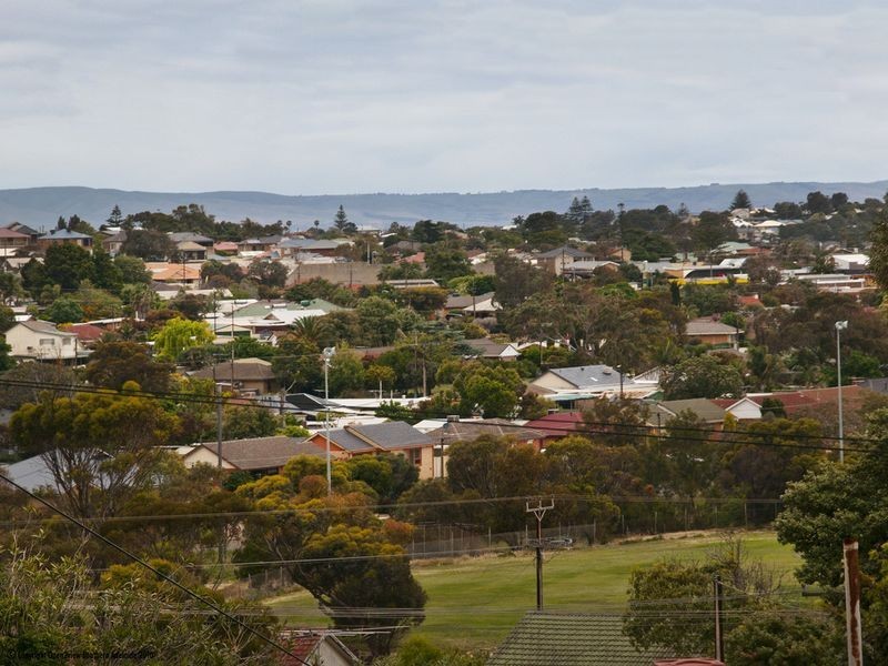 9 Tooma Street, O’sullivan Beach SA 5166