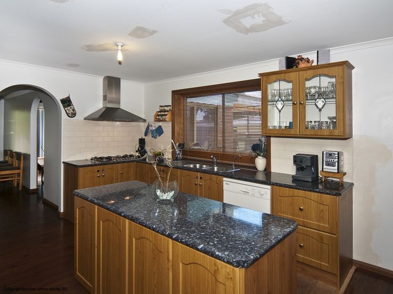 12 Freeman Avenue, Morphett Vale SA 5162