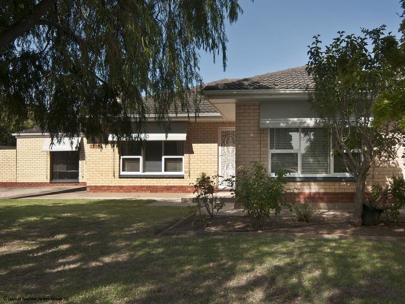 8 Edwina Drive, Morphett Vale SA 5162