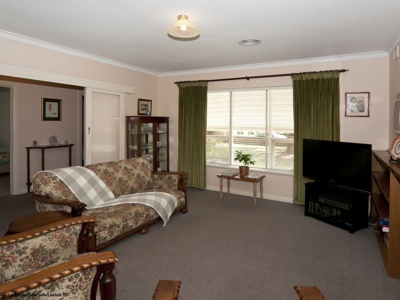 8 Edwina Drive, Morphett Vale SA 5162